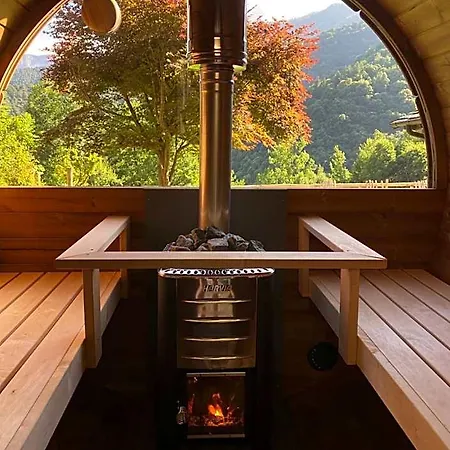 Iduevagamondi Immerso Nel Bosco Tra Le Montagne Con Area Benessere Extra Couette-café 3*